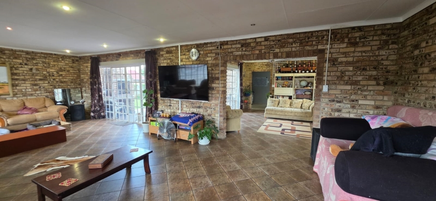 4 Bedroom Property for Sale in Miederpark North West